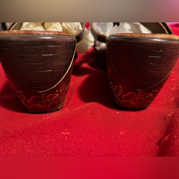 Elite Shelby, size 8, excellent condition, adjustable strap. - Picture 5 of 11